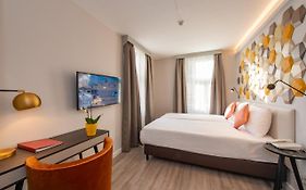 Three Corners Hotel Art