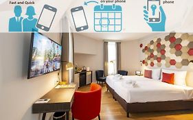 Three Corners Hotel Art